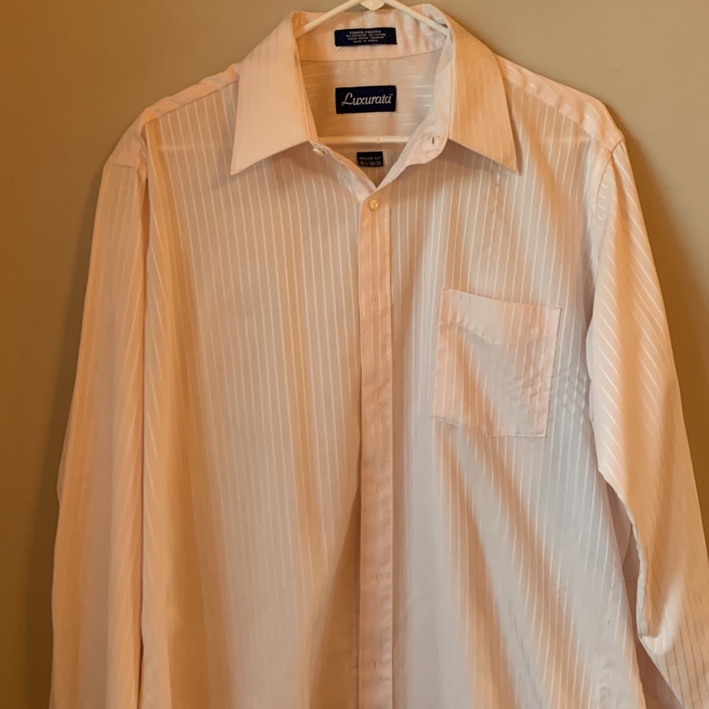 BNWOT Men’s Luxurata dress shirt Regular cut 16 1/2-35